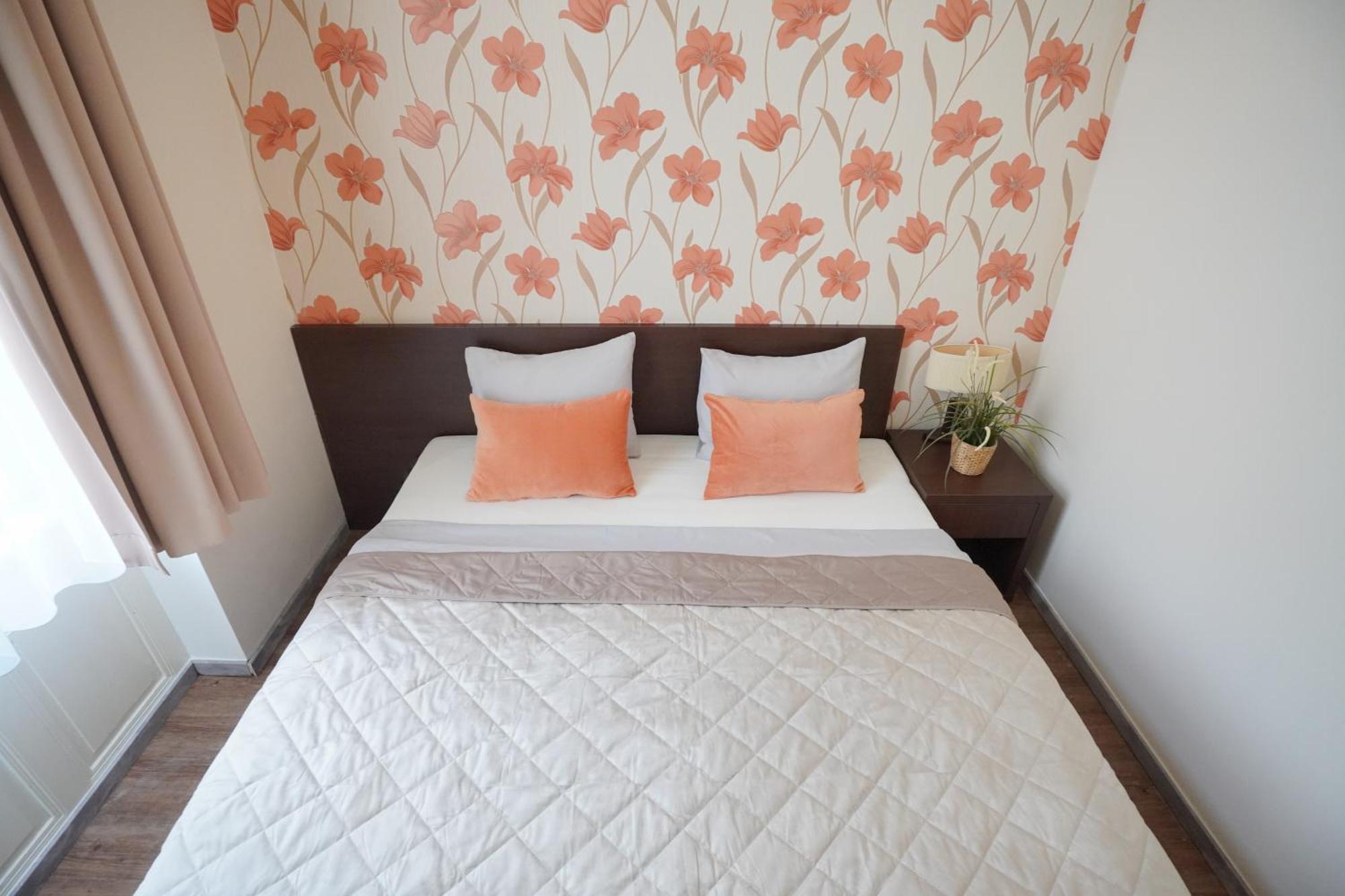 Elegant & Stylish Center Apartments! Apartment *